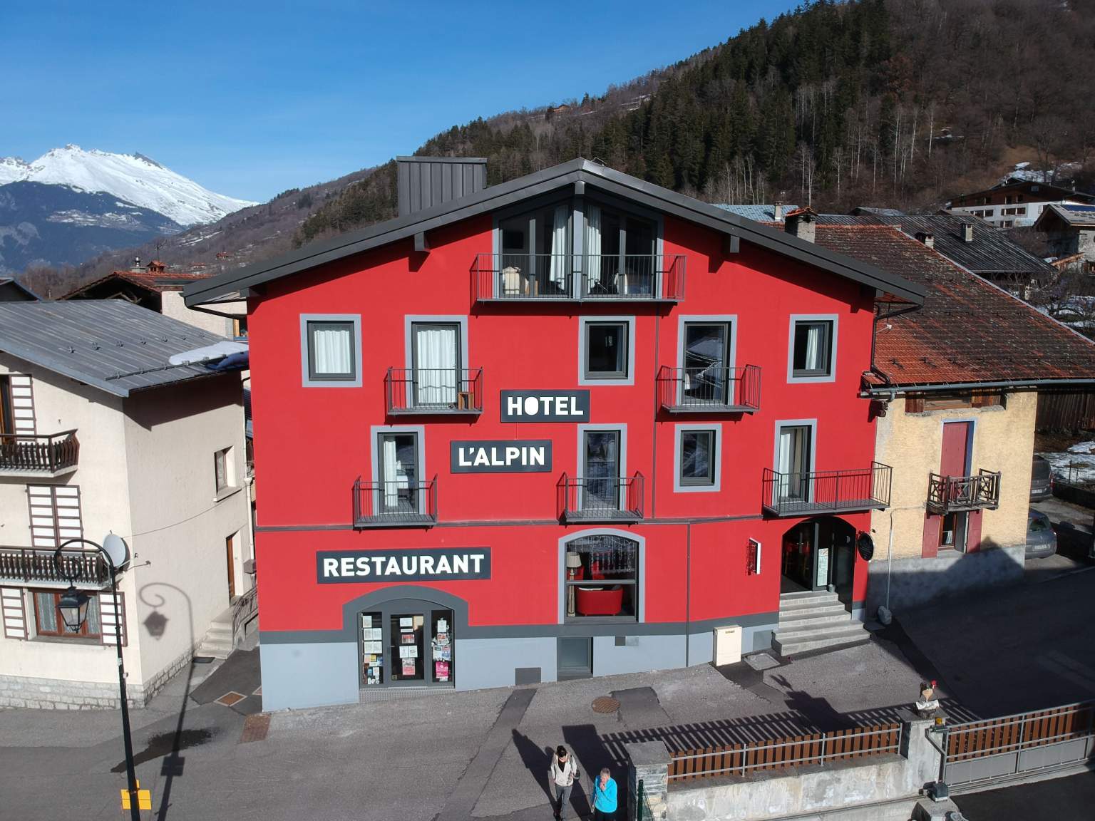 Façade de l'Hôtel L'Alpin à Landry en Savoie · Hôtel Spa 3 étoiles